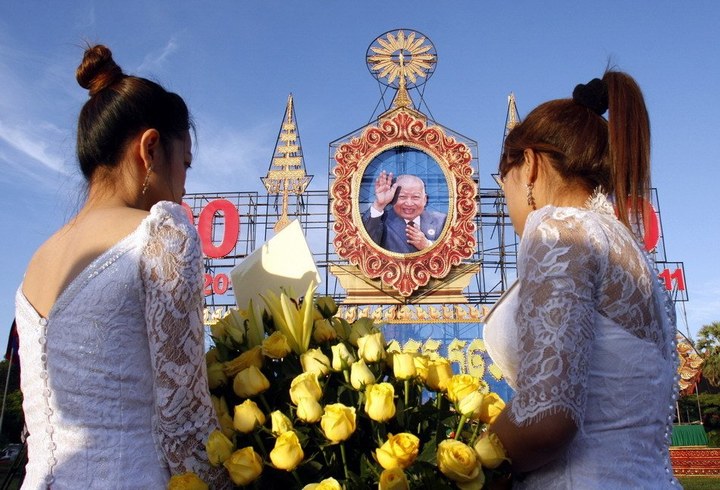柬埔寨首都金边2011年10月30日隆重集会，庆祝太皇、即前国王诺罗敦·西哈努克90寿辰及其在内战结束后归国20 ...